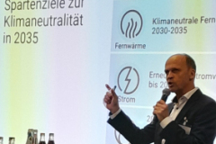 Herr Flosbach bei seinem Vortrag